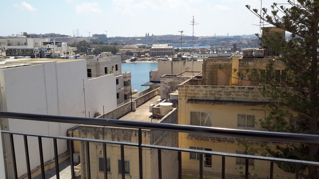 Am Apartments Слима Екстериор снимка