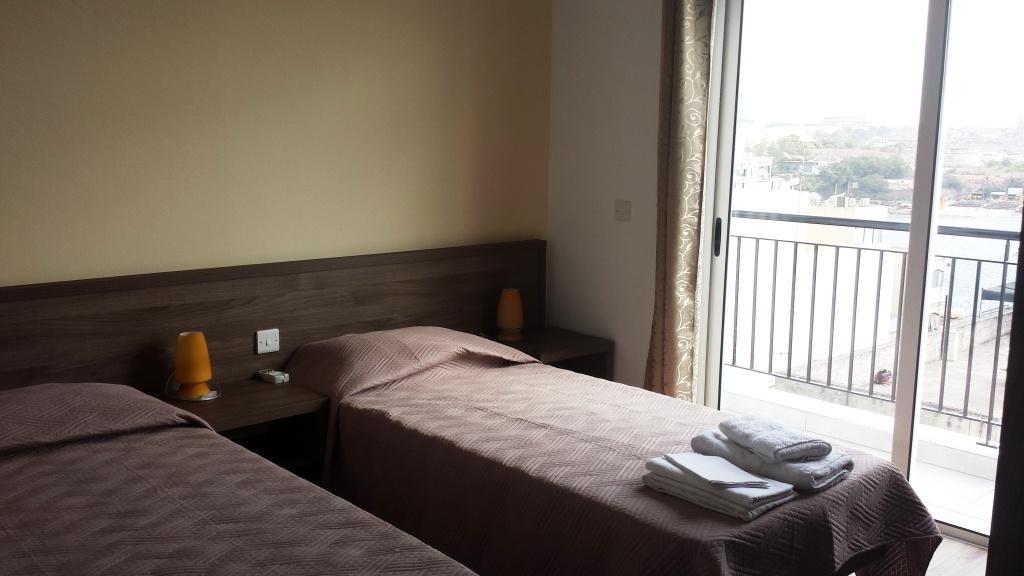 Am Apartments Слима Екстериор снимка